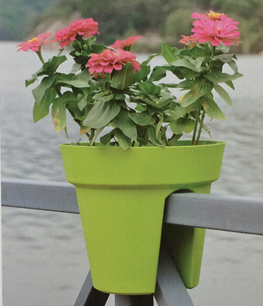گلدان پلاستیکی تراس