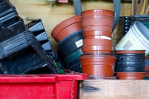 گلدان پلاستیکی پایه دار