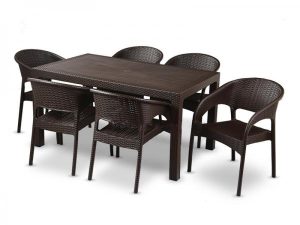 قیمت میز و صندلی پلاستیکی طرح حصیری در بازار چگونه است؟