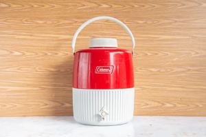 بررسی کلمن پلاستیکی کوچک پایه دار