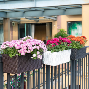 گلدان پلاستیکی نرده ای چهارگوش